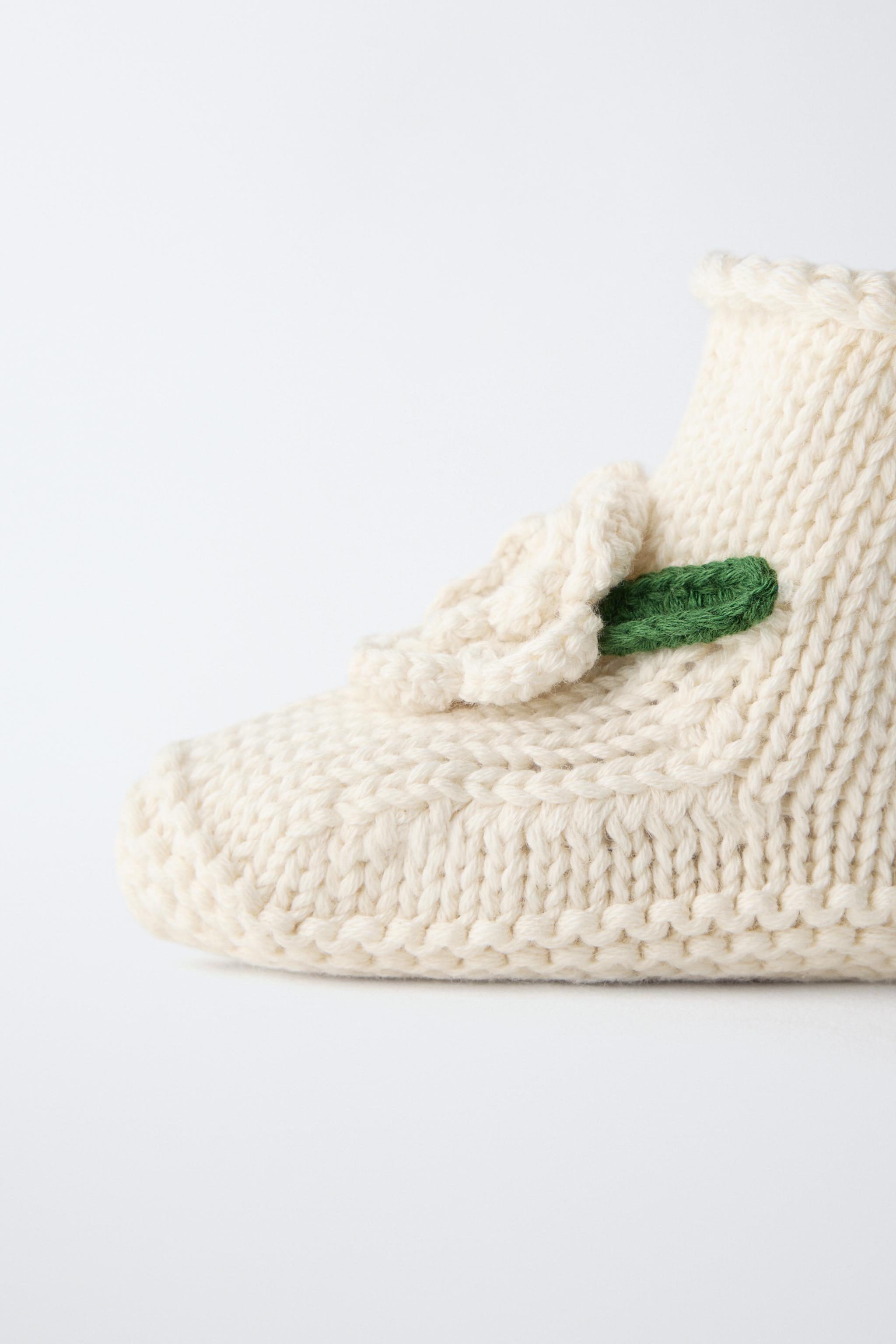 CHAUSSONS BRODÉS